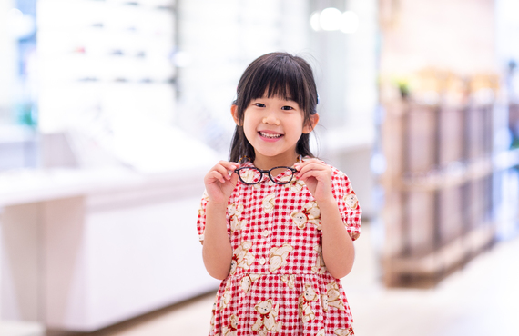 池袋周辺で子どものメガネを自分で作るならスエナガへ